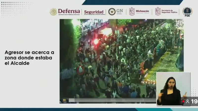 Después de salir de un hotel, el tipo de sudadera blanca apareció en la plaza/Fiscalía Michoacán