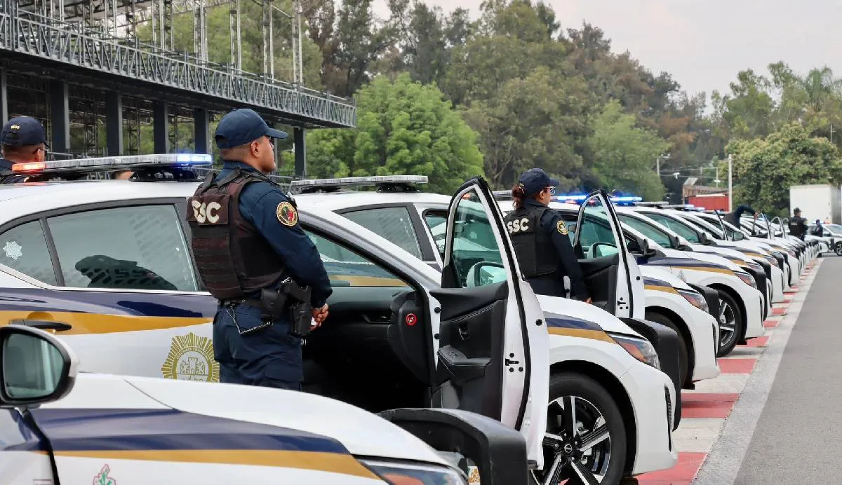 Dos policías fueron grabados mientras tenían actos íntimos a bordo de una patrulla/SSC