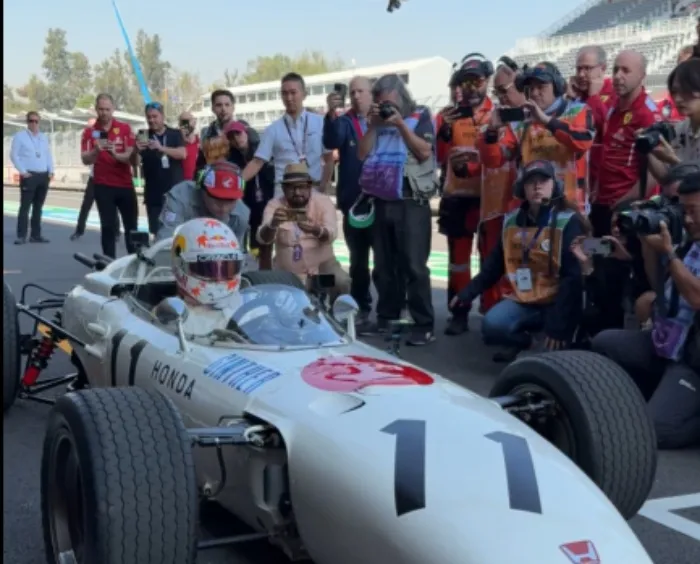 El histórico monoplaza tuvo una vuelta de exhibición