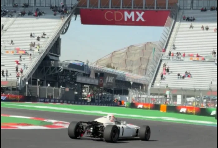 El auto se detuvo en la zona del estadio