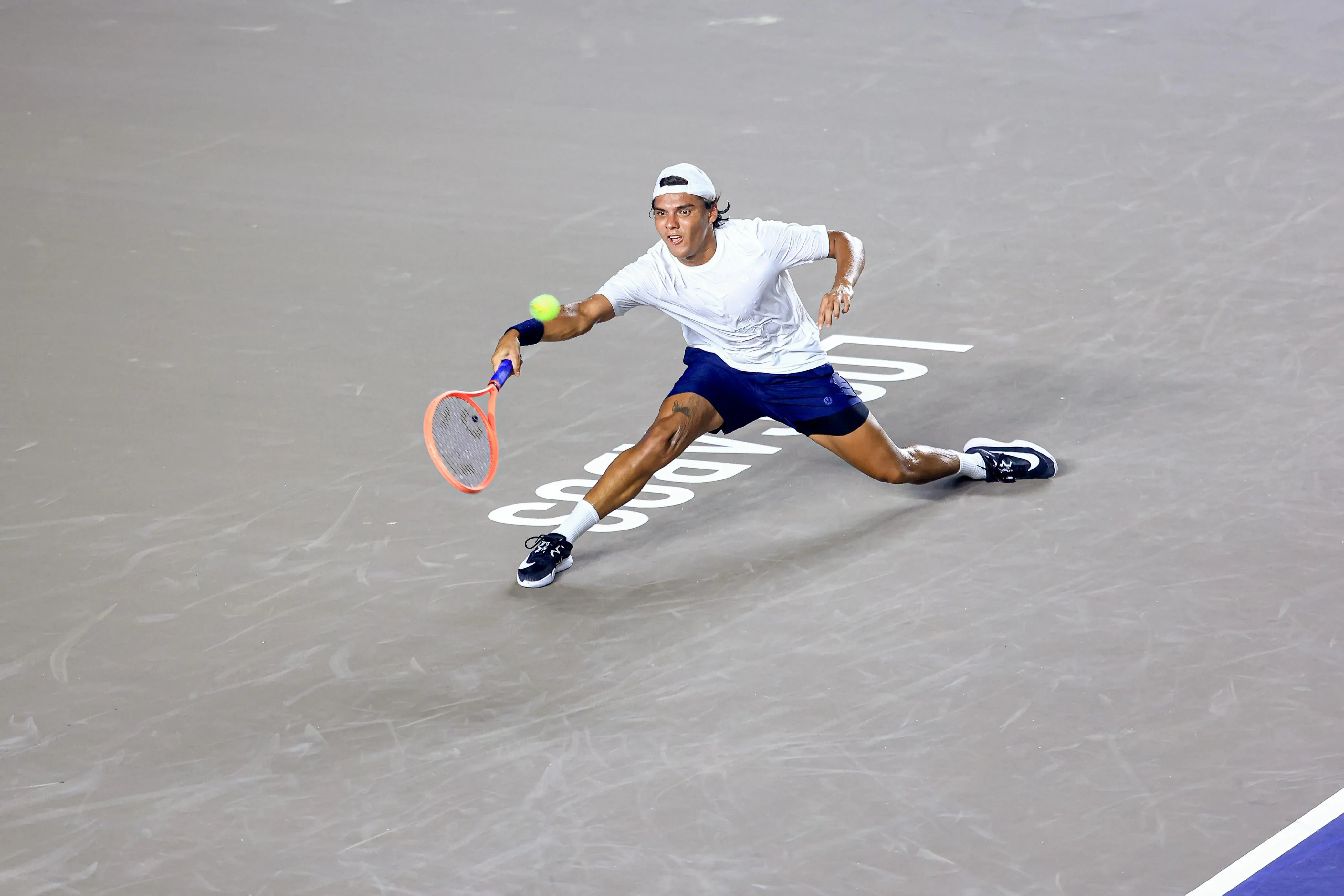 Alex Hernánez también avanzó en el torneo