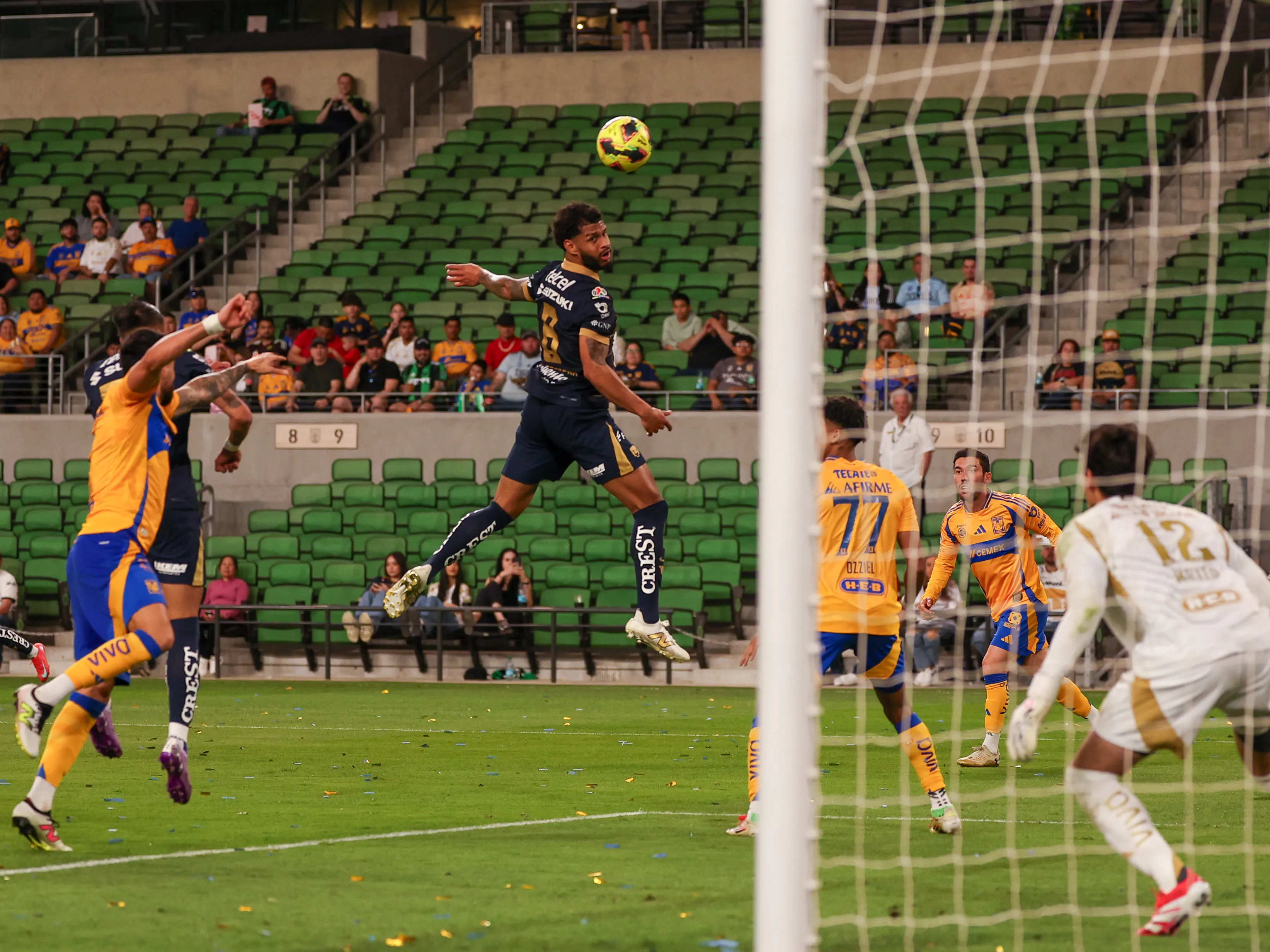 Los clubes universitarios empataron sin goles en un amistoso