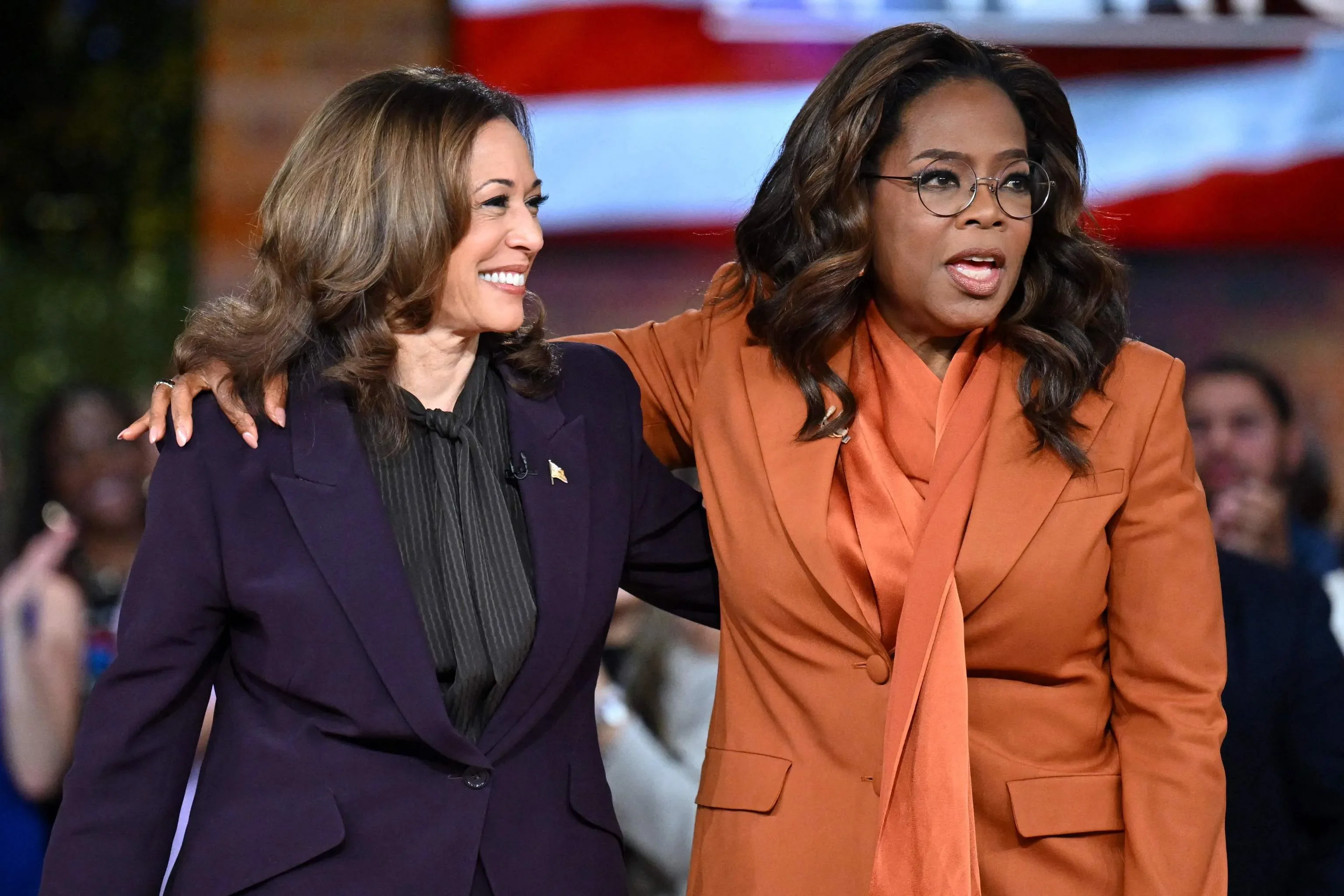 Kamala Harris y Oprah Winfrey / El Mundo