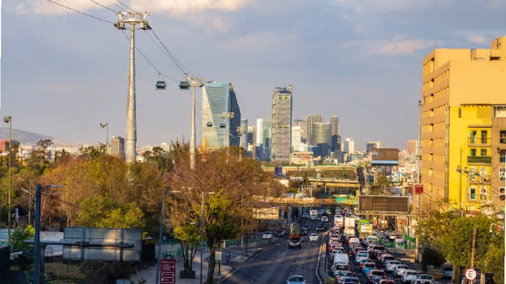 No podrán circular los vehículos con engomado rojo-holograma 1 (terminación de placas 3 y 4)/iStock