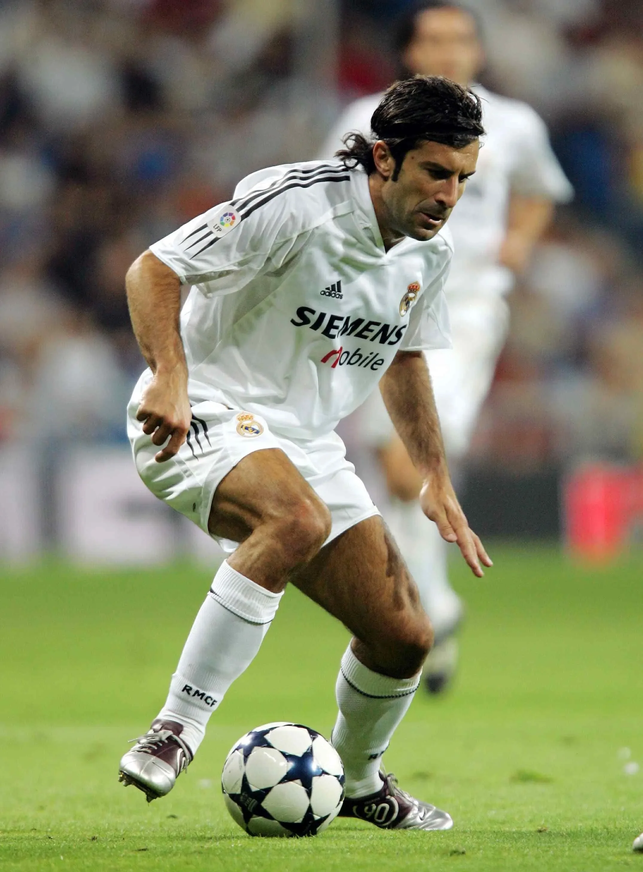 Figo llegó a Real Madrid procedente de Barcelona