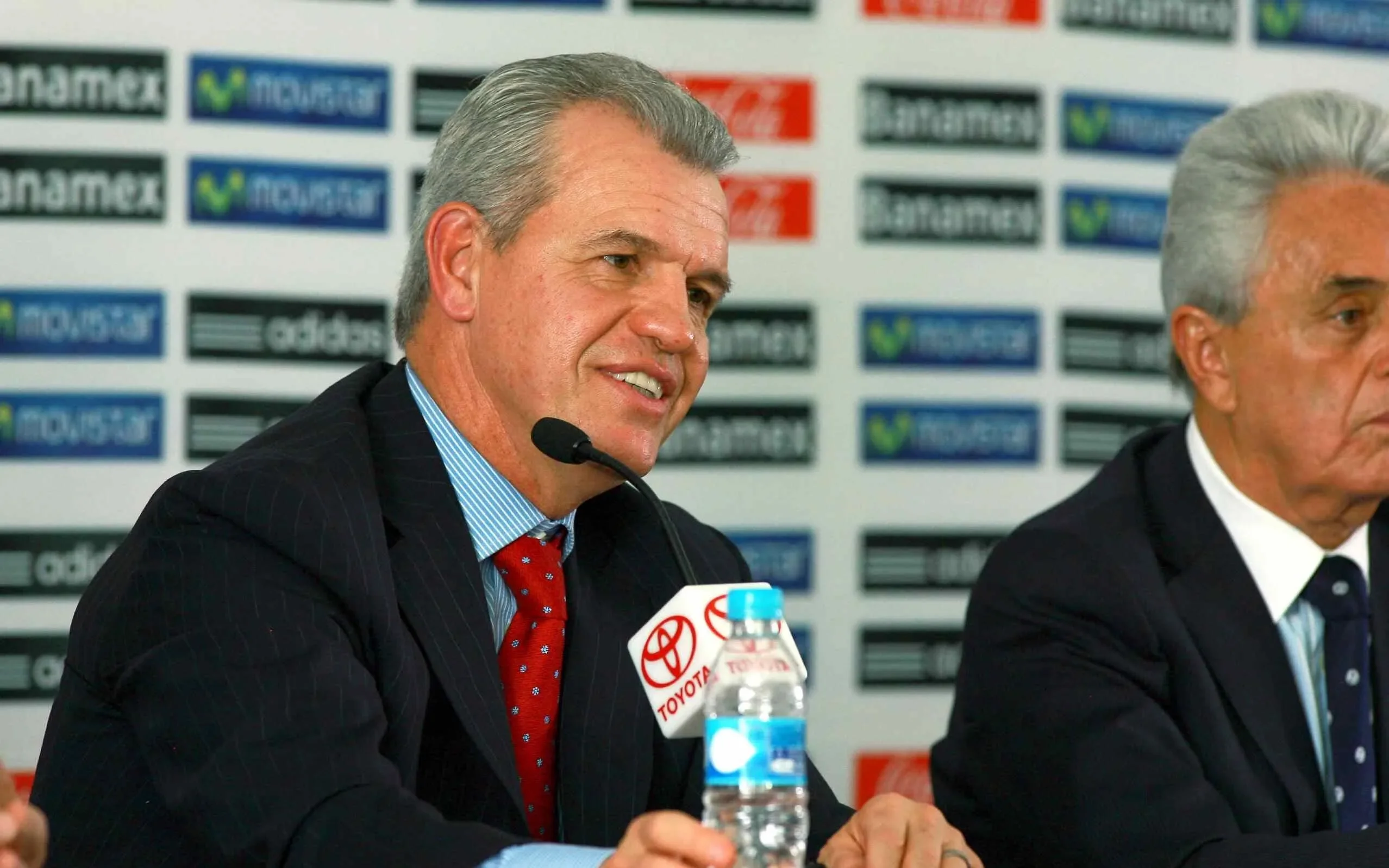 Hace 15 años Aguirre tuvo un reto complicado con el Tri