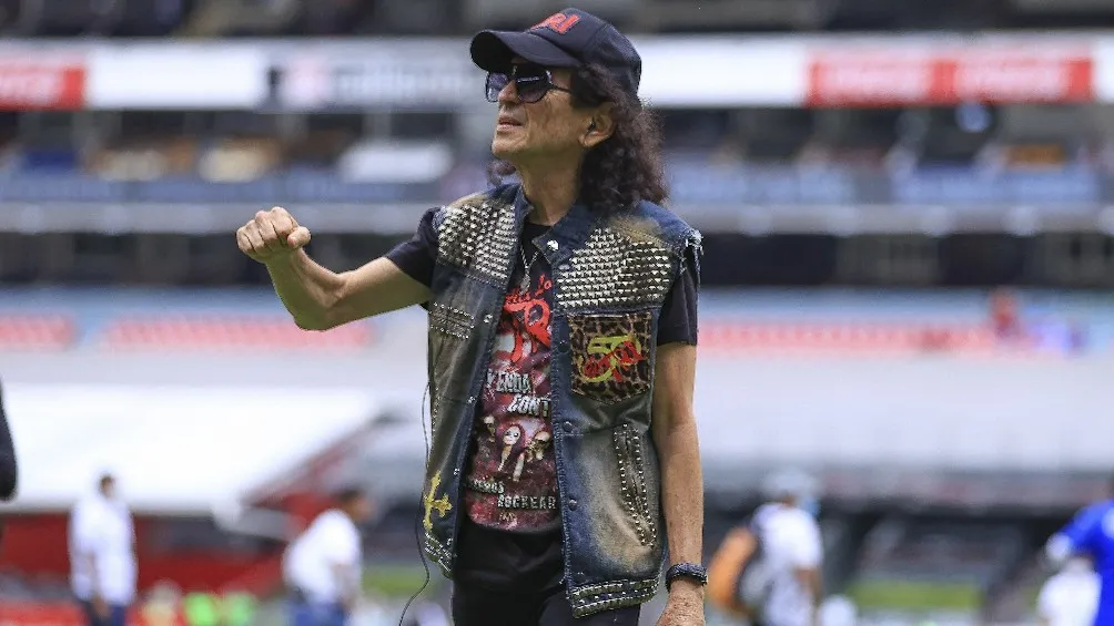 Álex Lora tocando | MEXSPORT