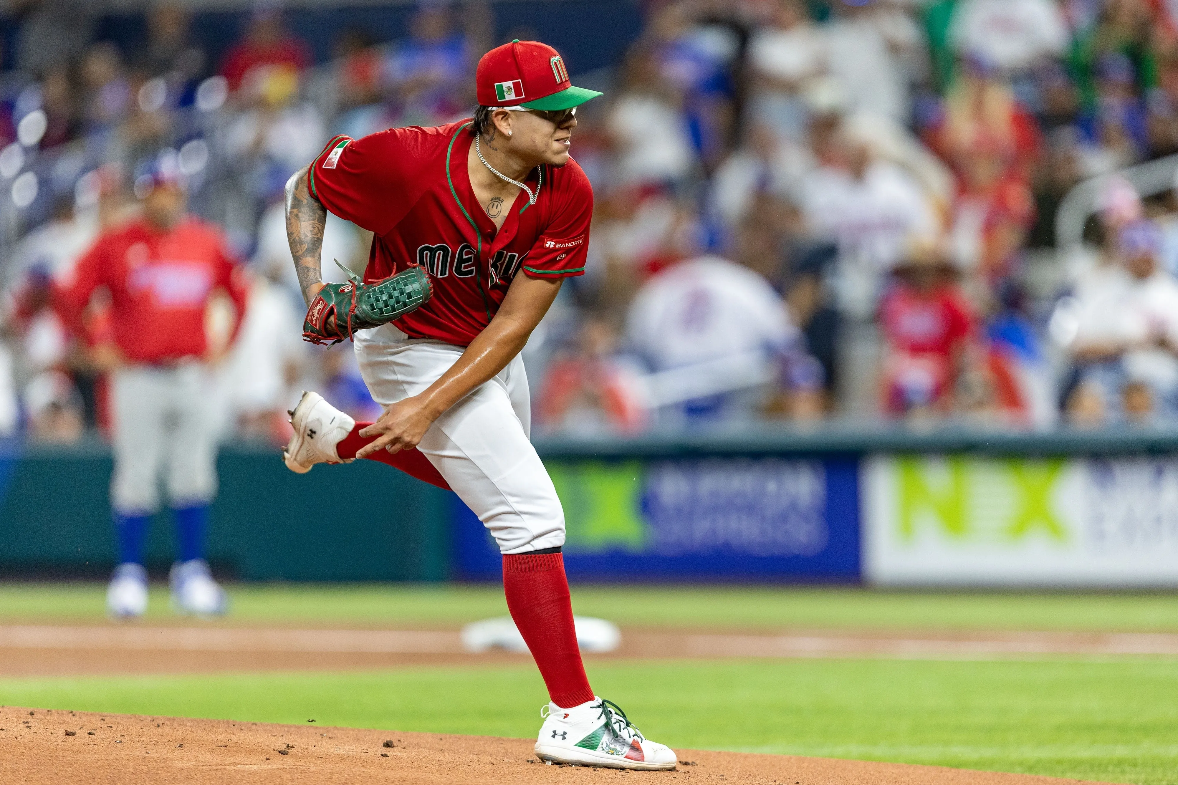 En dos ocasiones Julio Urías ha sido arrestado por violencia doméstica