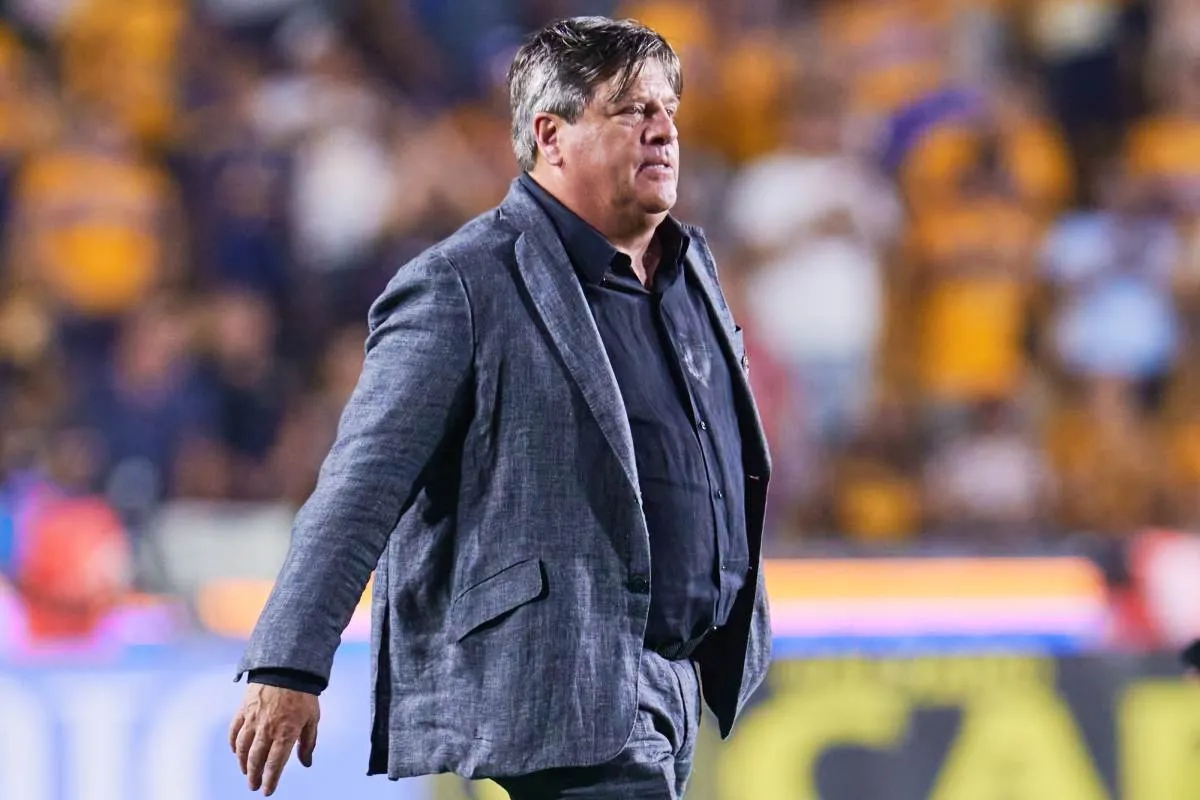 Miguel Herrera en un partido de la Liga MX