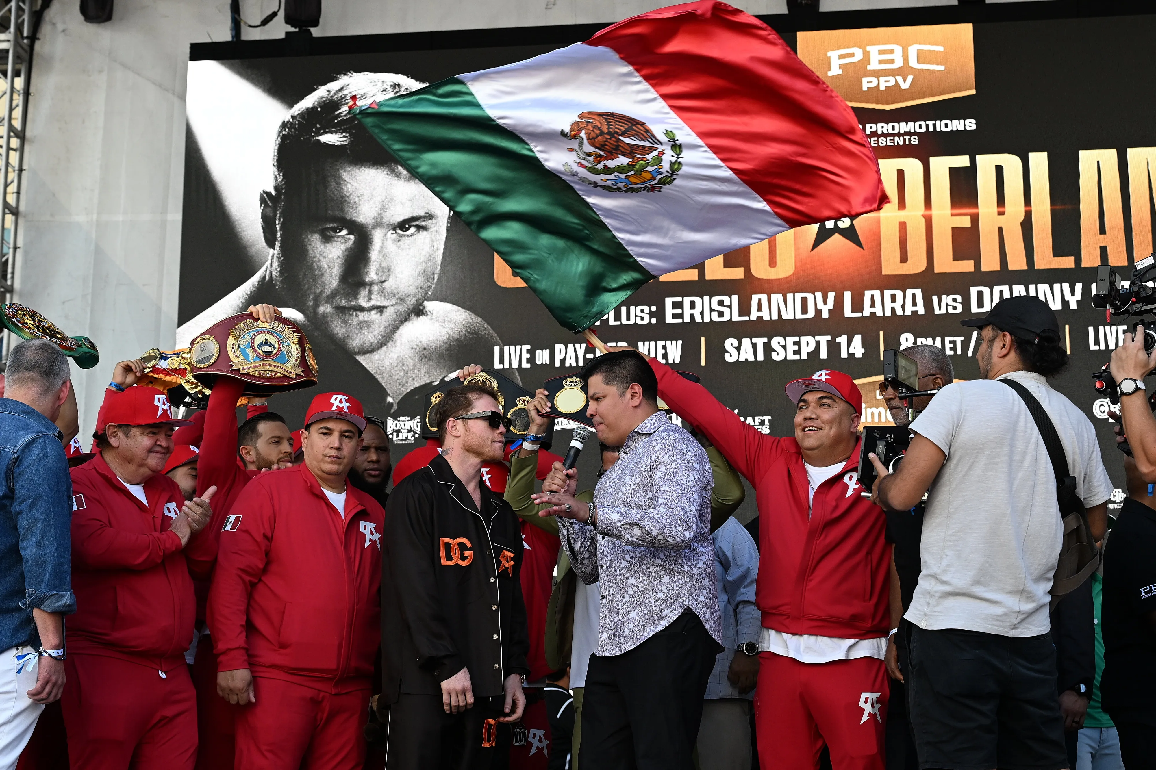 Canelo está cumpliendo un sueño al pelear fuera de Estados Unidos