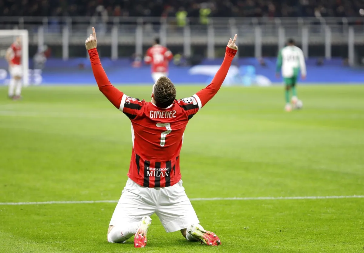 'Santi' con el uniforme del Milan | MEXSPORT