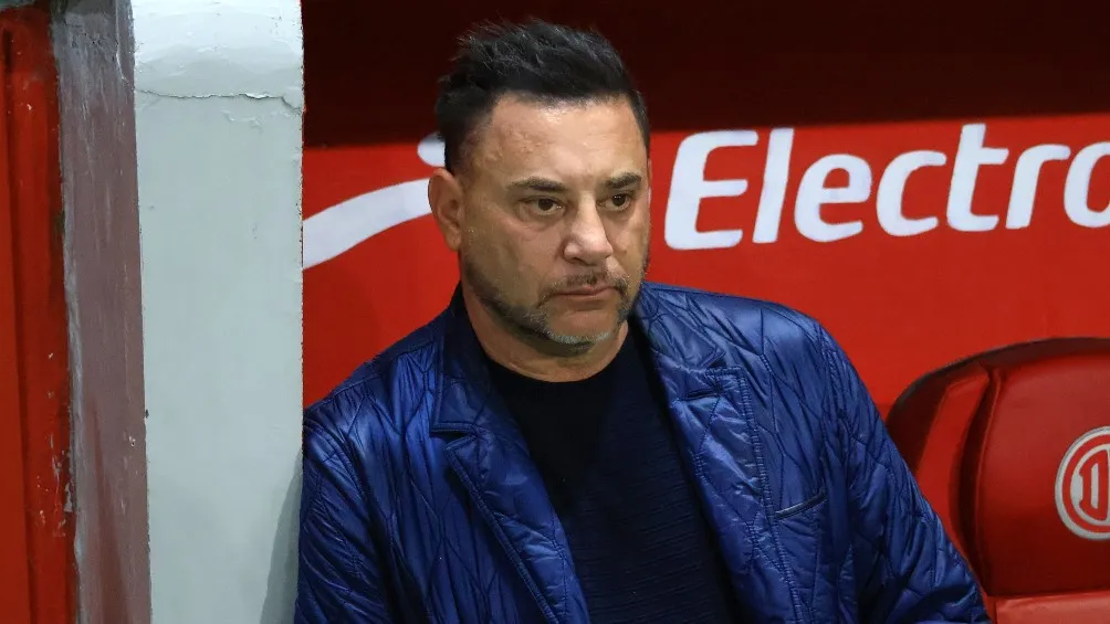 Turco Mohamed observa el partido | IMAGO7