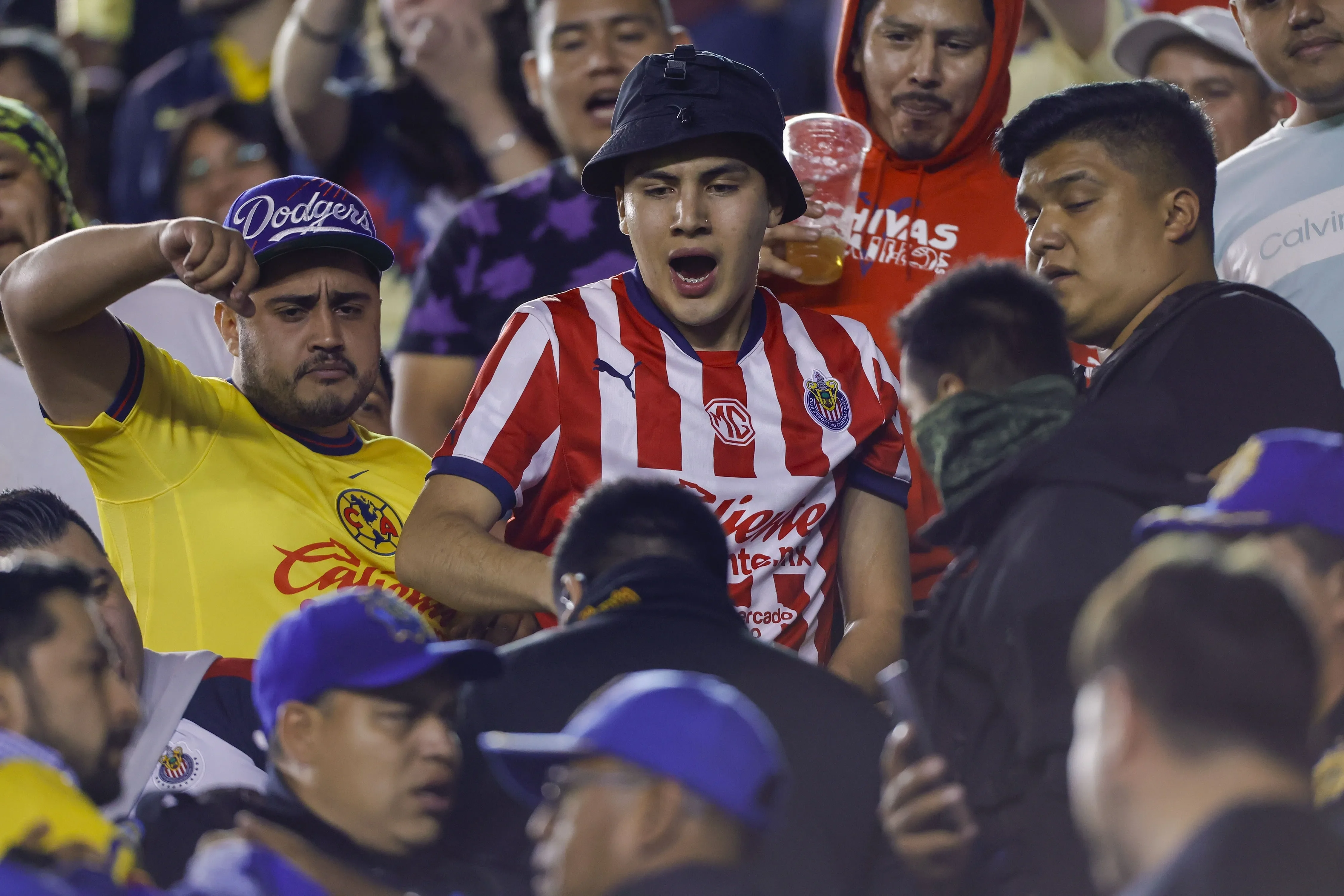 Los seguidores de ambos equipos no supieron comportarse