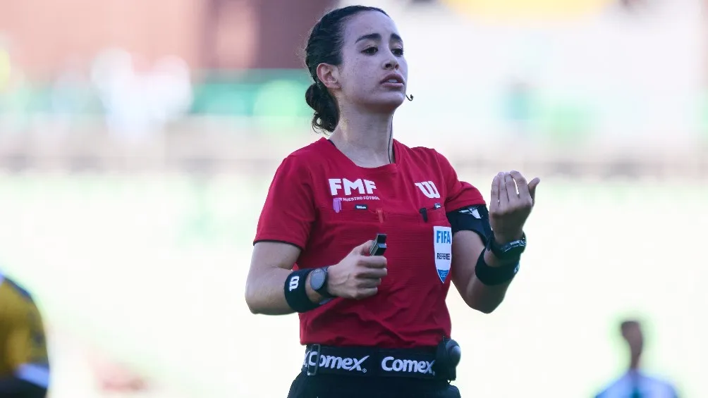 Katia García arbitrando | MEXSPORT
