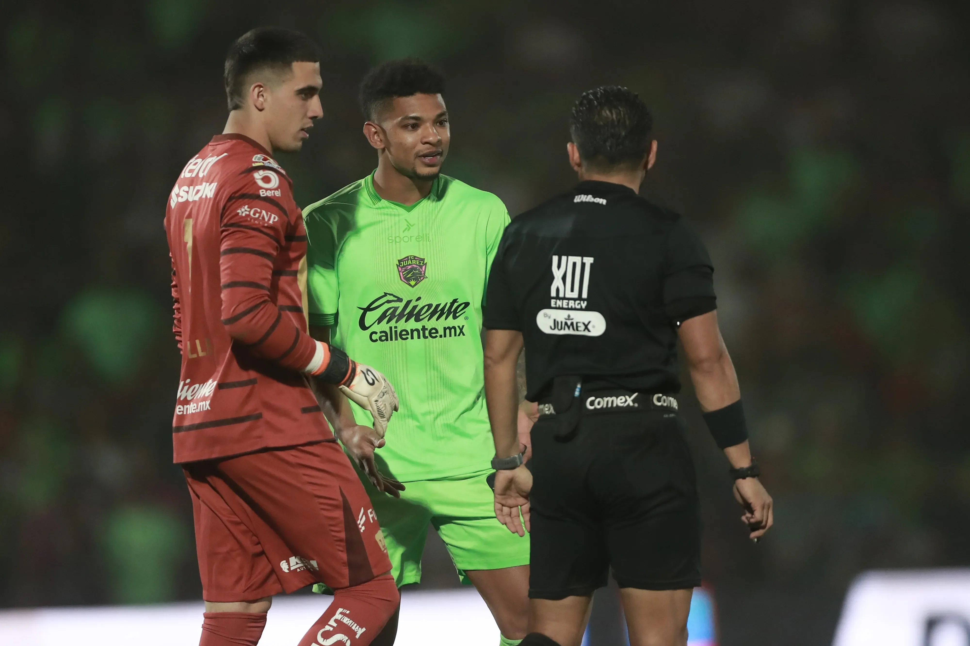 Víctor Manuel Cáceres también se llevó críticas