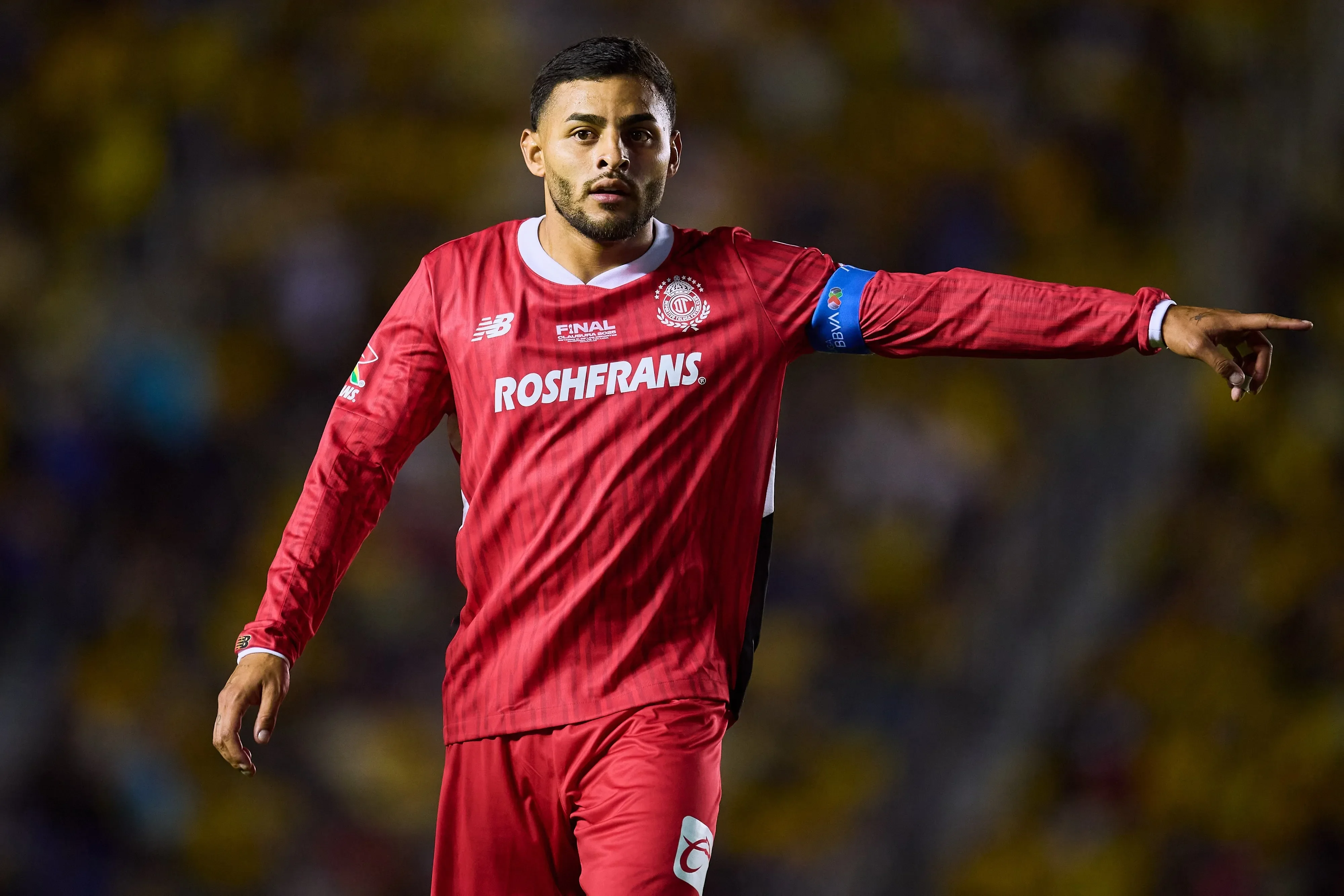 Alexis Vega fue objeto de polémica por una roja