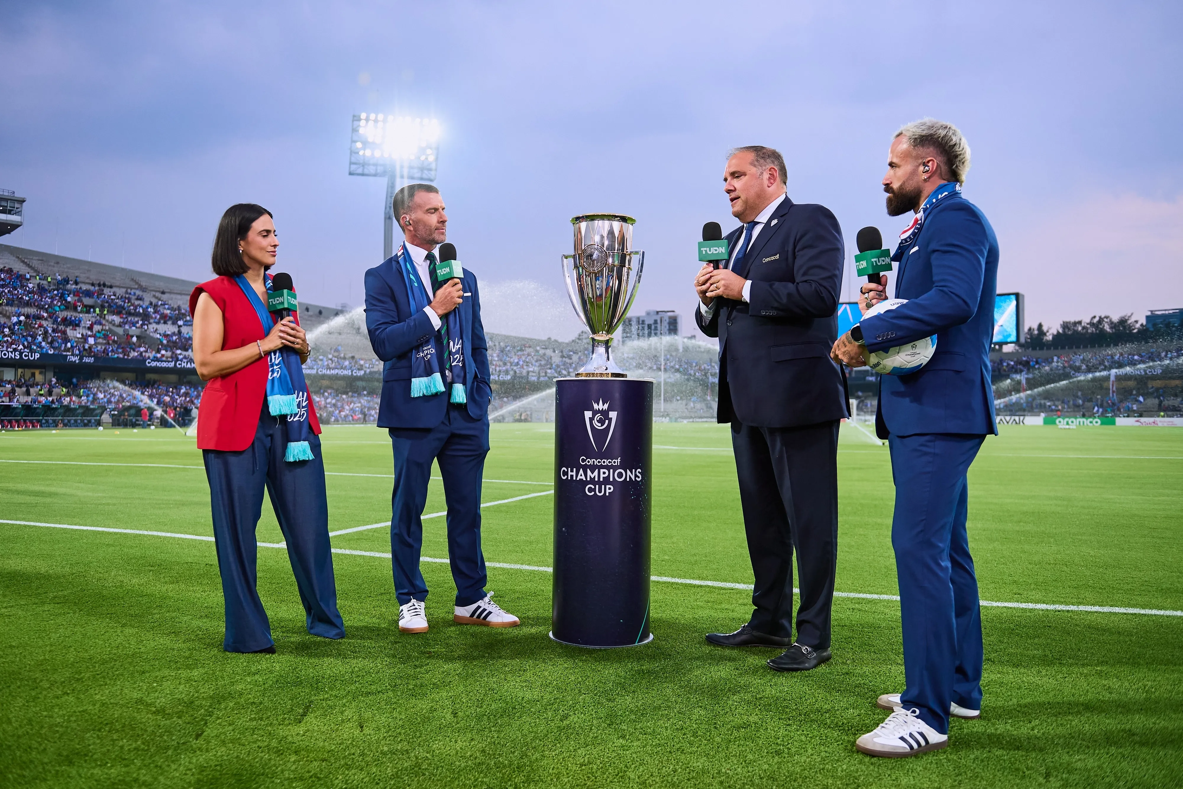 Tito Villa estuvo presente en la Final de Concachampions