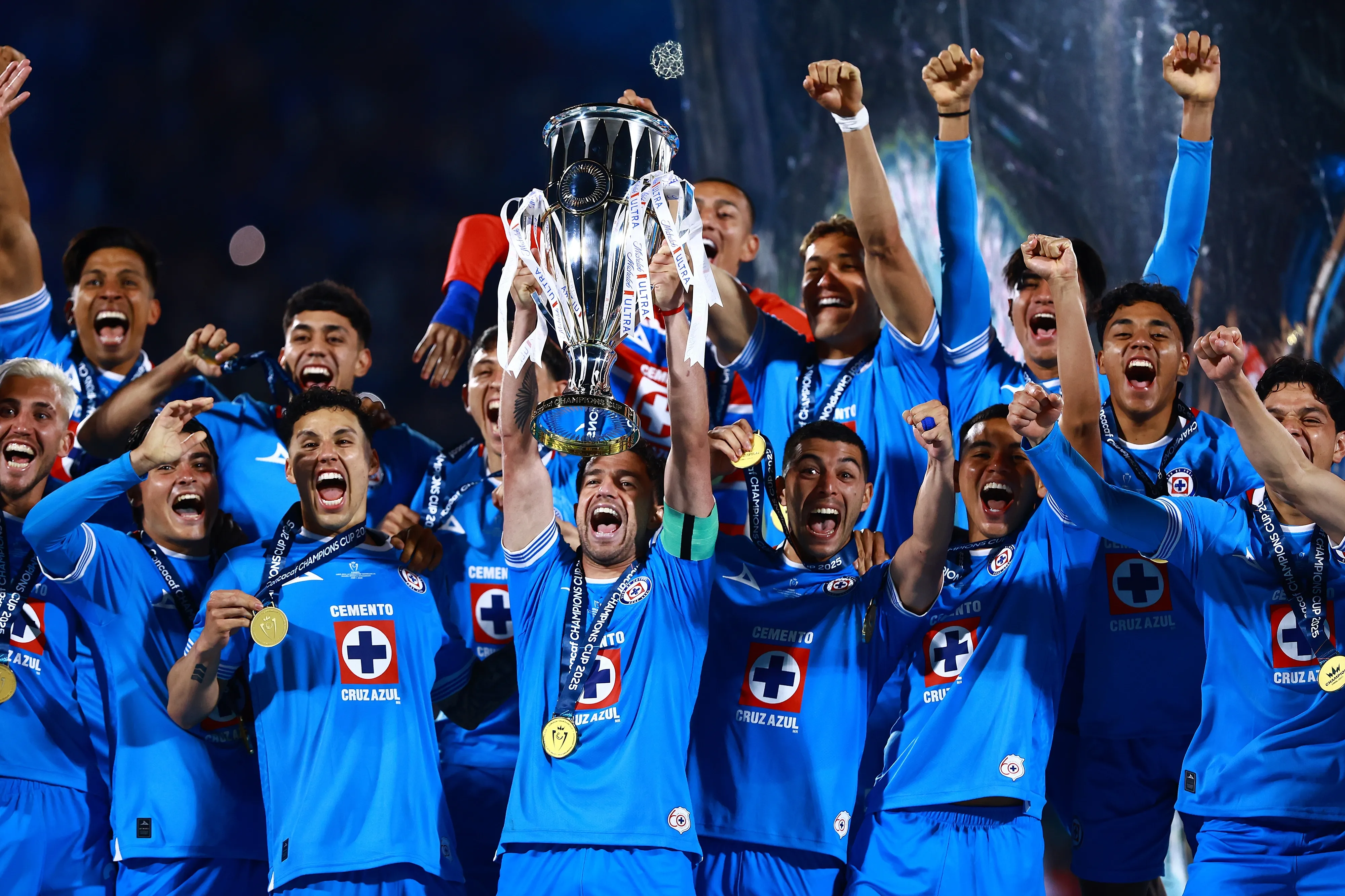 Rivero levantó la séptima de Concachampions con Cruz Azul