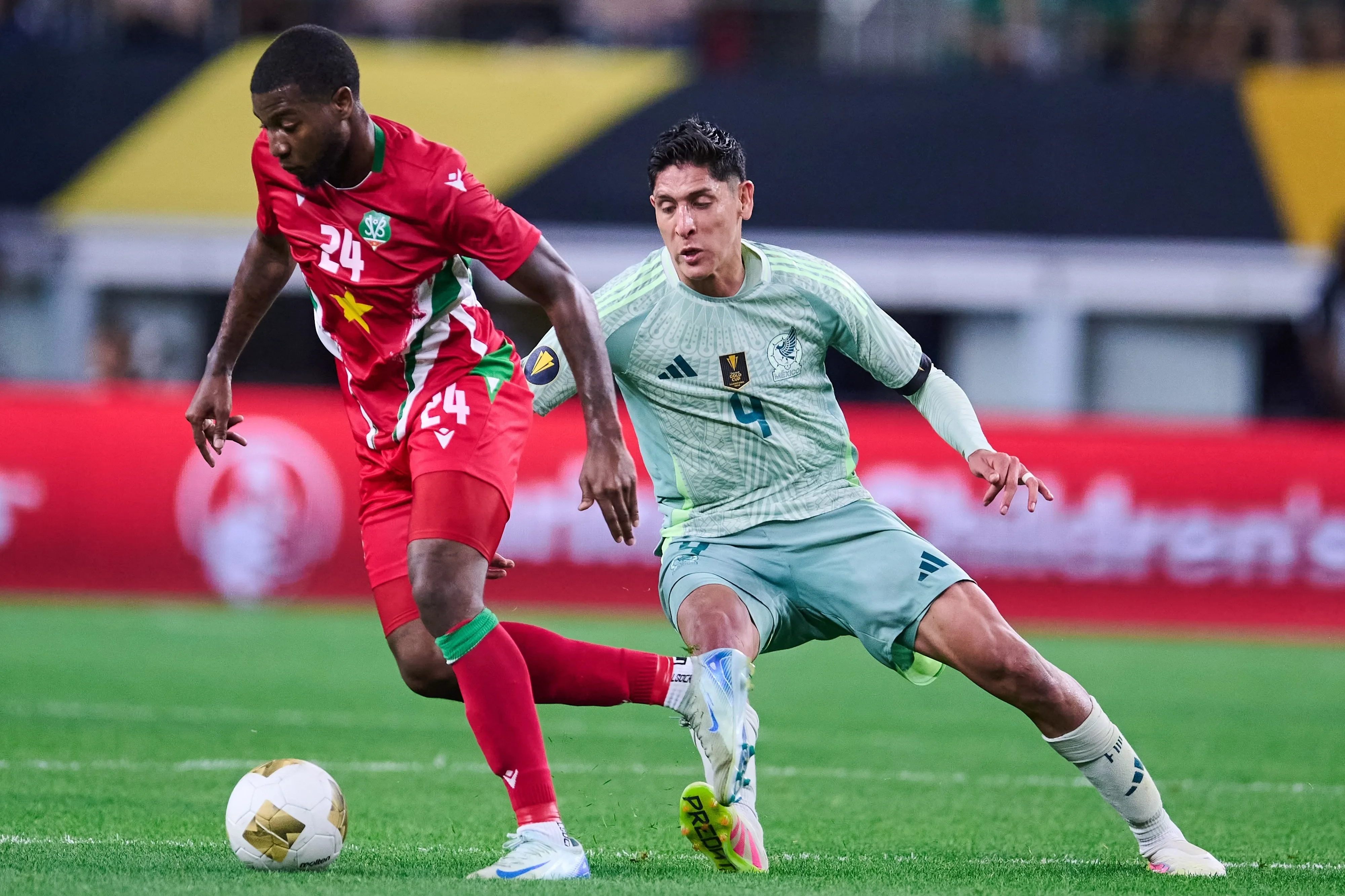 Edson Álvarez protagonizó un emotivo momento