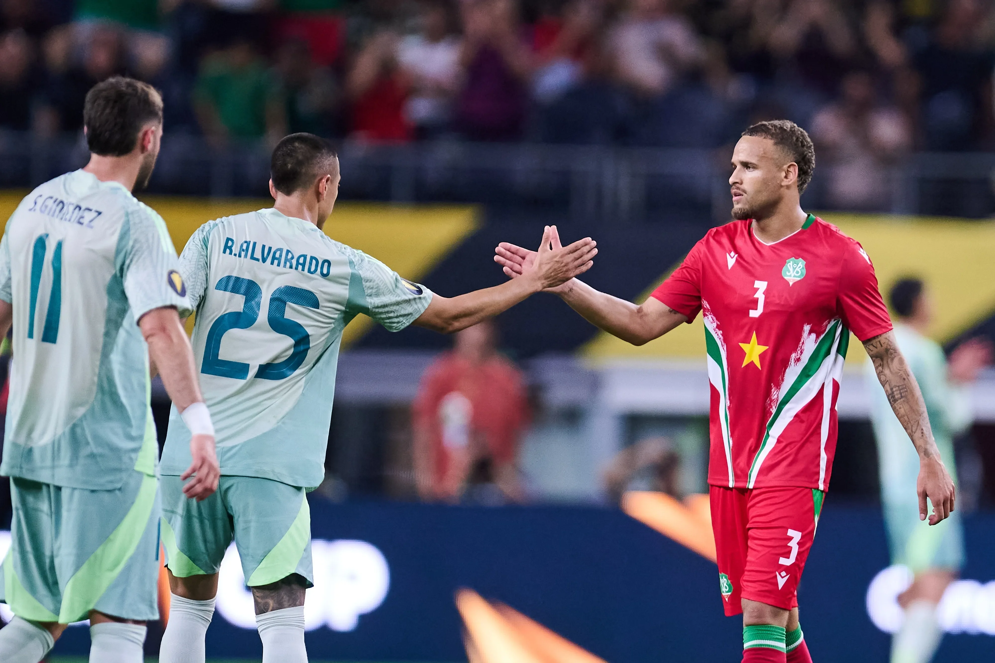 Liam van Gelderen se reencontró con Edson Álvarez