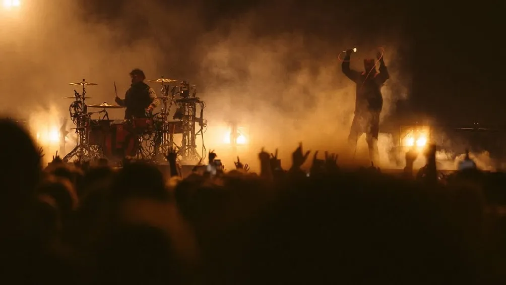 Hasta el momento, la banda no ha anunciando una gira mundial correspondiente al nuevo proyecto de larga duración, sin embargo, se espera que después del estreno de su nuevo álbum/Redes Sociales