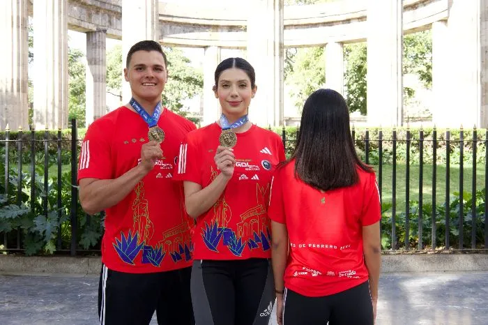 Playera y medalla del evento
