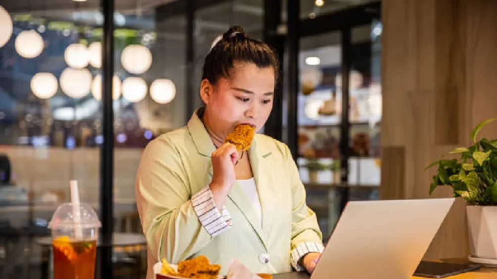 En caso de que tu hora de comida no sea respetada, puedes acudir directamente a la procuraduría Federal de la Defensa de Trabajador (Profedet) /iStock