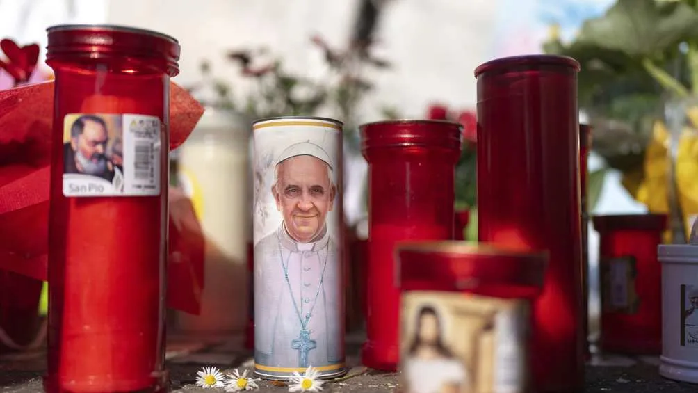 El mundo sigue orando por la salud del papa argentino/AP