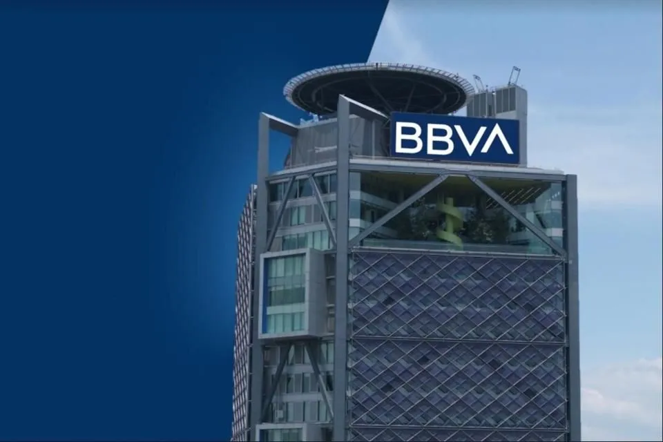 Sistema de BBVA presenta fallas en su aplicación