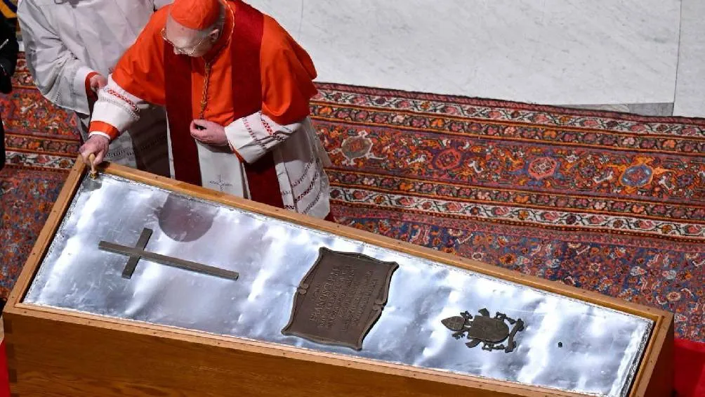 El funeral del Papa Francisco es considerado uno de los más austeros de la historia/Redes Sociales