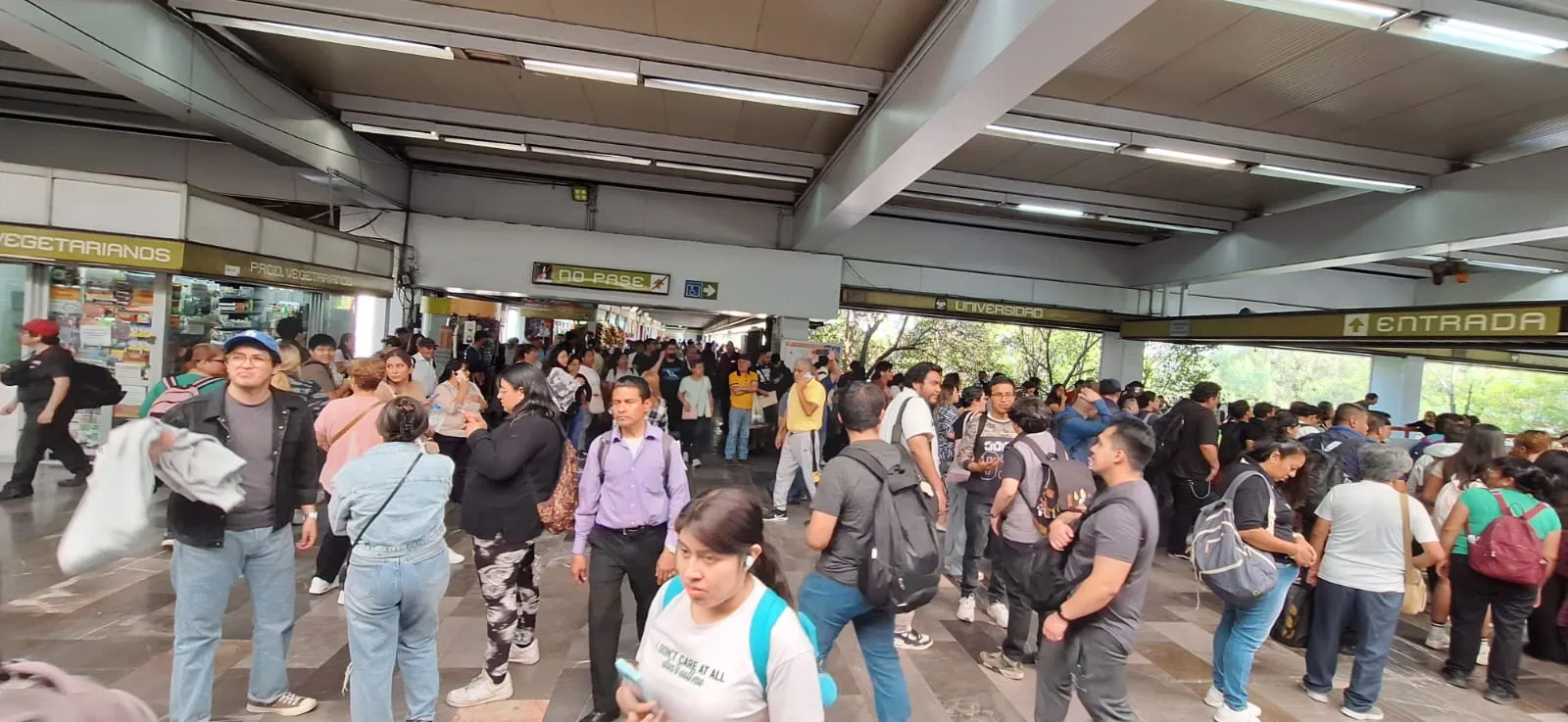 La estcación del metro presentó una gran aglomeración debido al retraso de los metros / Foto Especial