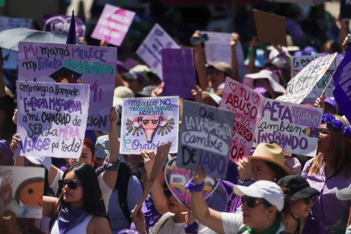 8M: Mega marcha por el Día de la Mujer en la CDMX / MSN