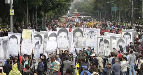 Los padres de los normalistas sigues exigiendo justicia / Redes Sociales