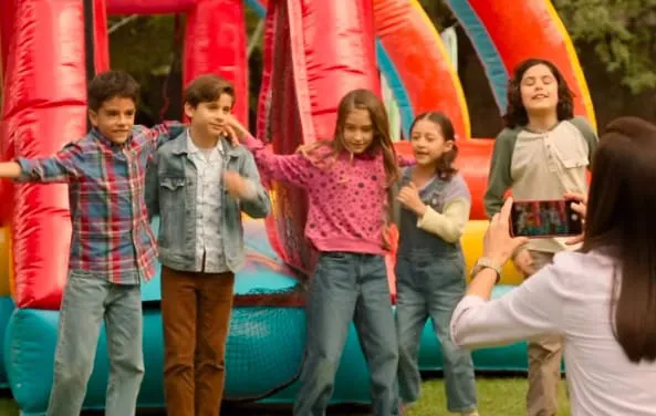 La serie 'El Accidente' habla de la tragedia cuando un inflable sale volando por el cielo / Redes Sociales