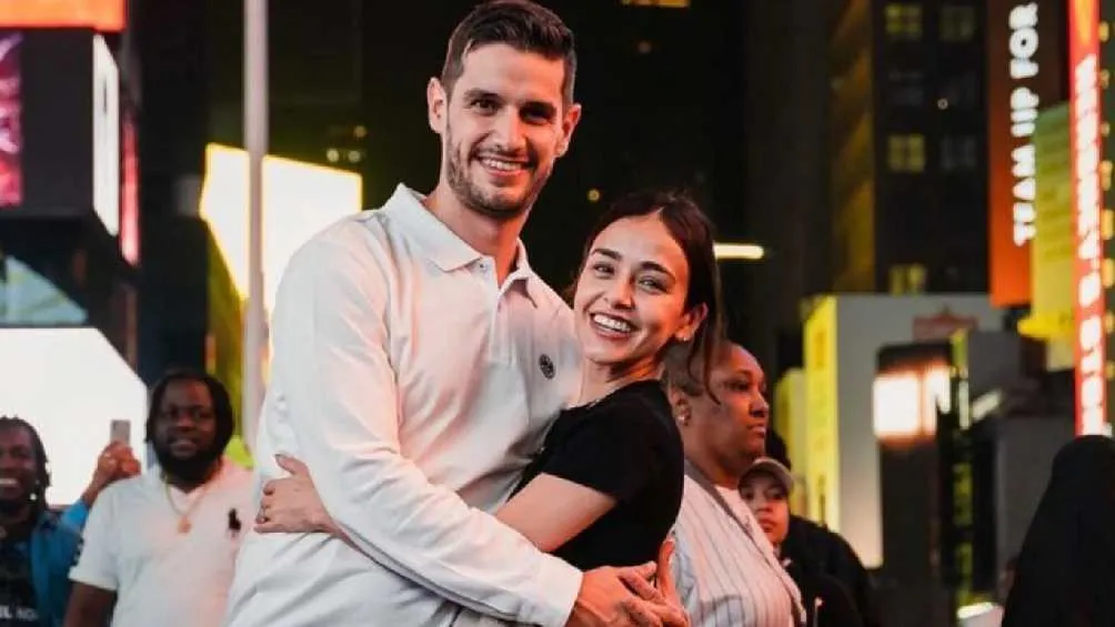 Adrián Marcelo y su esposa Karina Puente estarían esperando a su prime bebé/X