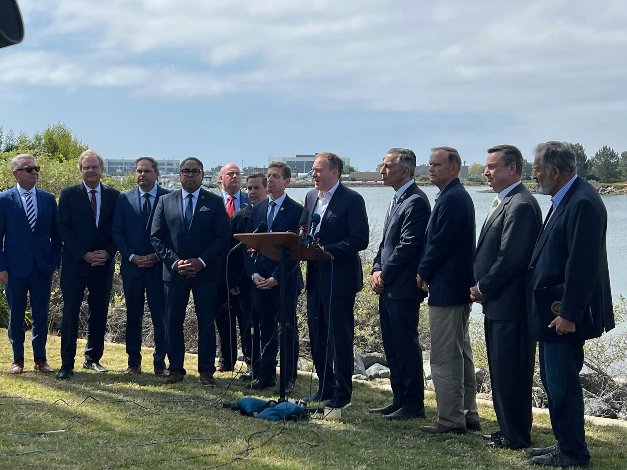 El director de la EPA, Lee Zeldin, reprochó a México la contaminación desde Tijuana / Redes Sociales