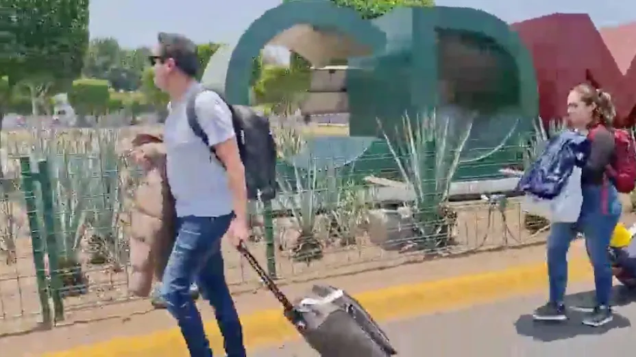 Los más afectados son los viajeros que pueden perder sus vuelo / Redes Sociales