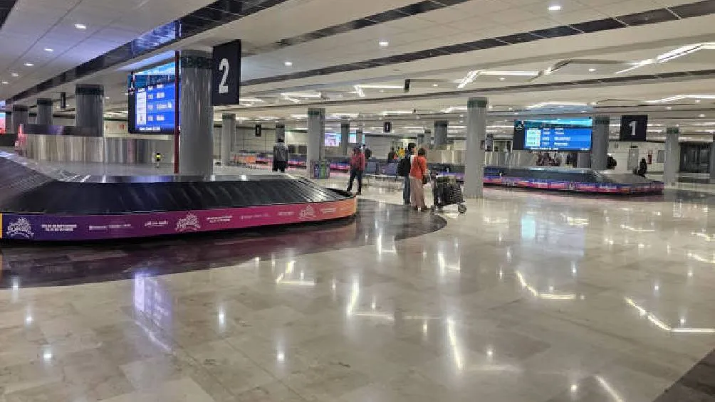 El reportero informaba sobre la poca afluencia en las salas del AIFA/iStock