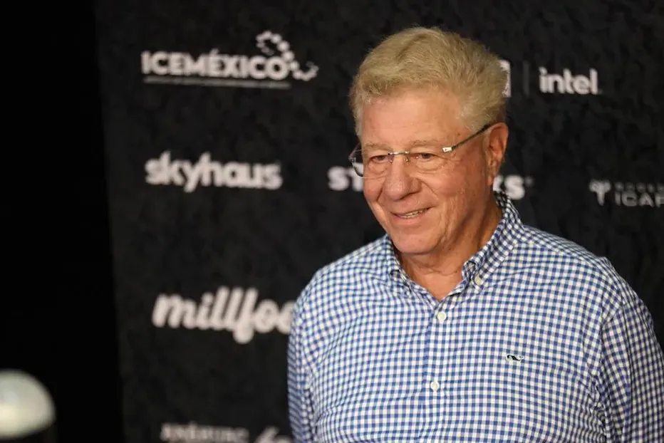 Carlos Alazraki tramitó un amparo para que la Fiscalía no lo detuviera / Redes Sociales