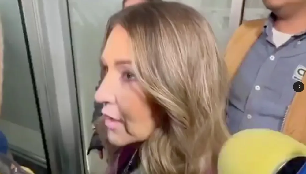 Tras salir de la Fiscalía habló poco con los medios / Redes Sociales