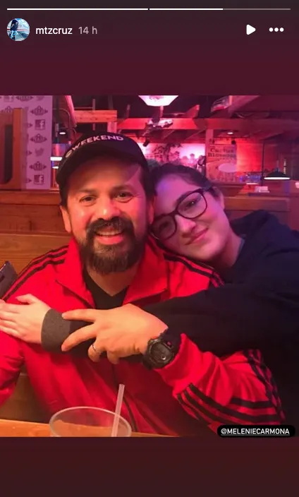 Cruz Martínez apareció en redes con Melenie Carmona, hija de su esposa y Arturo Carmona / IG: @mtzcruz