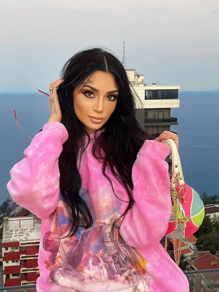 La joven cantante no soportó una intervención estética y falleció de una arritmia cardiaca / FB: @anabuhr.buldrini