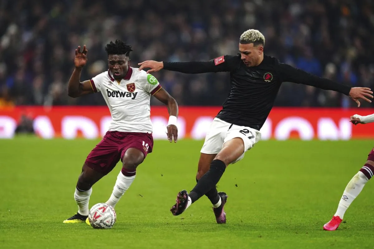 West Ham en partido contra Aston Villa en FA Cup