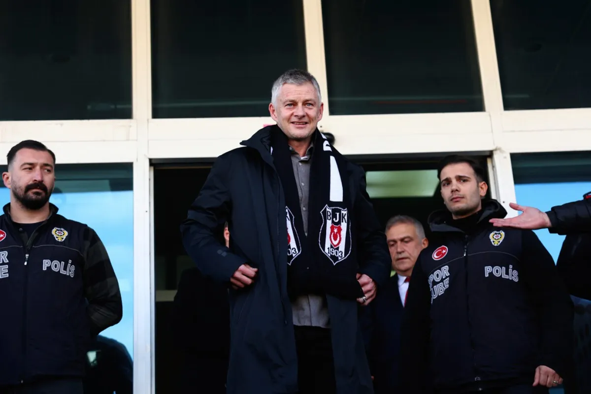 Gunnar Solskjaer en su presentación con Besiktas