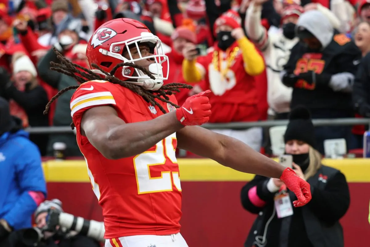 Kareem Hunt en celebración con los Chiefs