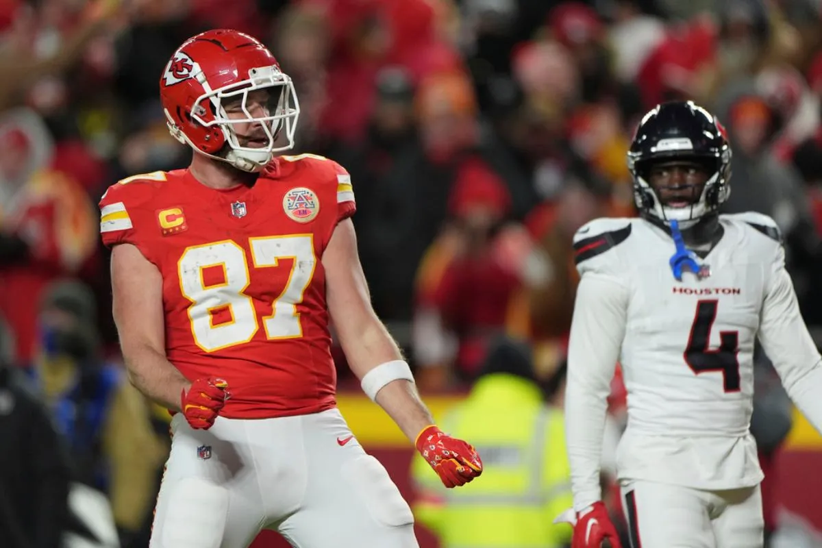 Travis Kelce en el partido contra los Houston Texans