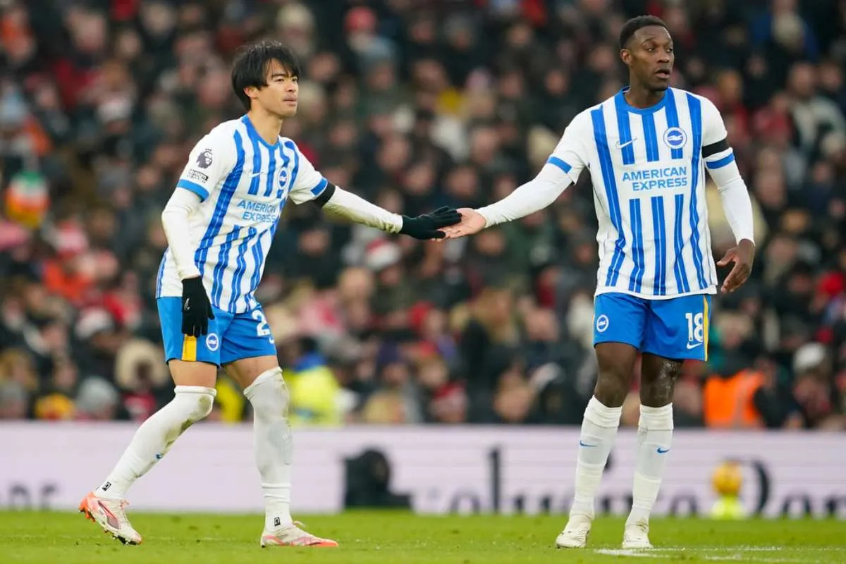 Jugadores de Brighton celebran gol ante Manchester United