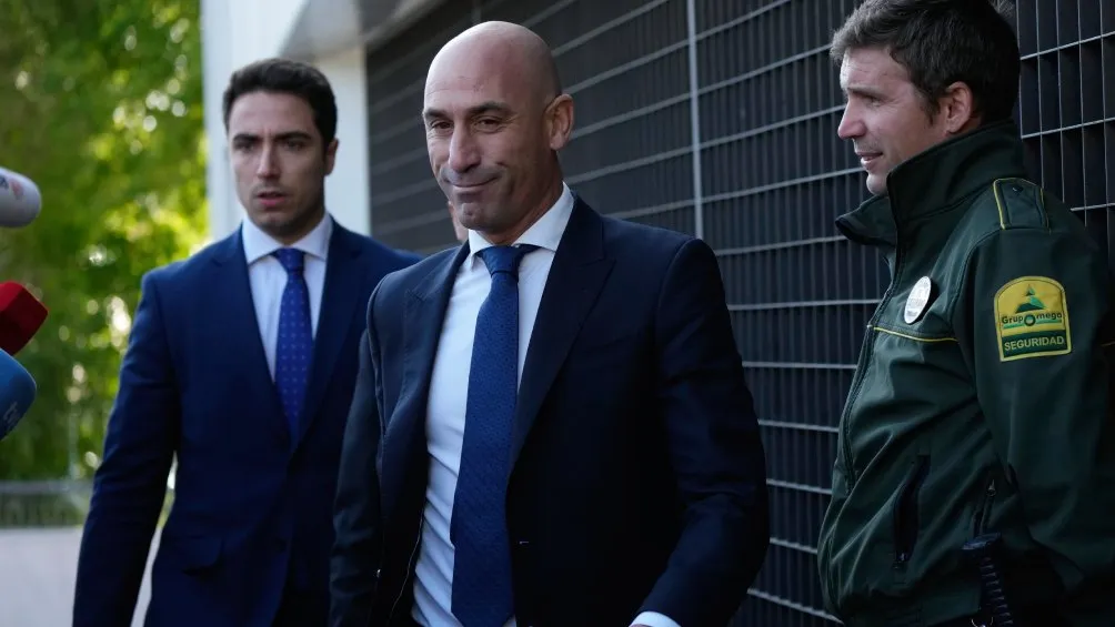 Rubiales enfrentará juicio por el beso a Hermoso