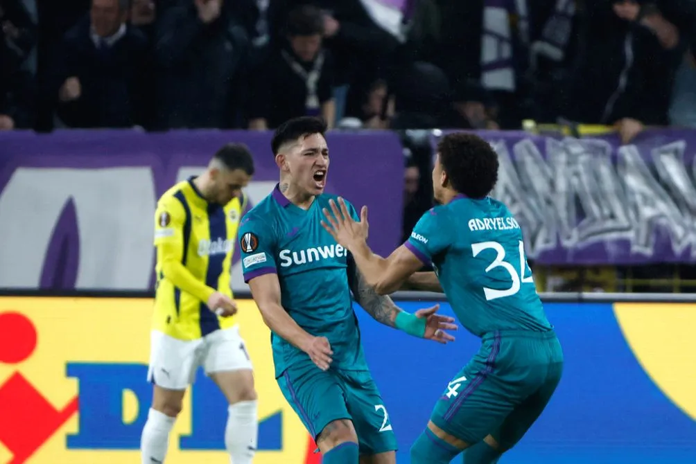 Luis Vázquez brilló en lo individual pero Anderlecht no pudo remontar