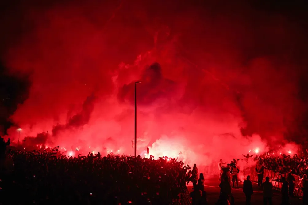 La afición le dio un recibimiento lleno de pasión a la Real Sociedad